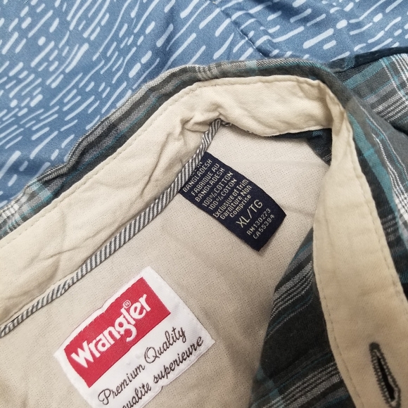 Variety of dress up style shirts - Picture 5 of 16